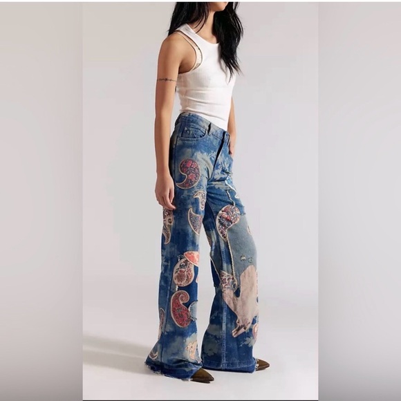 *NWT* Free People Flying High Patched Jeans Size 26 - Picture 3 of 14
